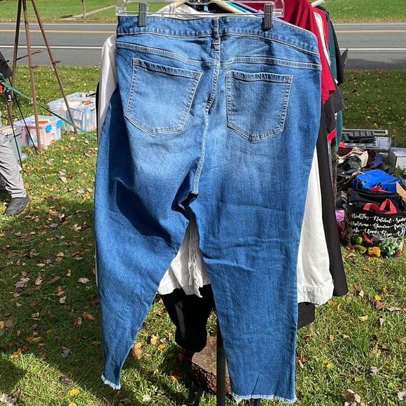 TORRID crop boyfriend vintage stretch jeans - Picture 3 of 3